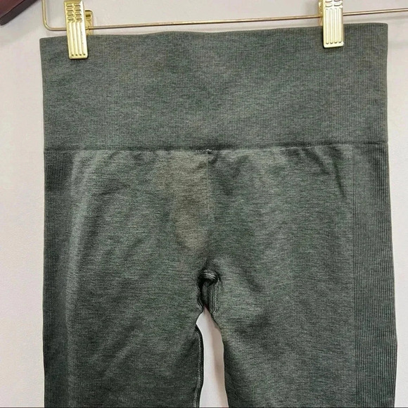 Lululemon Seamlessly Street Crop Heathered Gator Green Size 4 - Picture 7 of 11